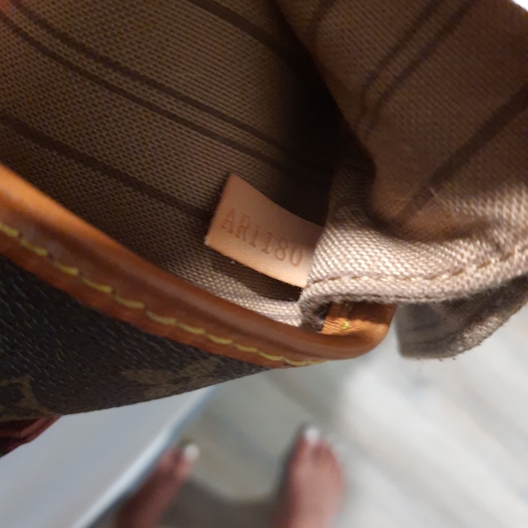 LOUIS VUITTON Neverfull MG - Picture 5 of 9